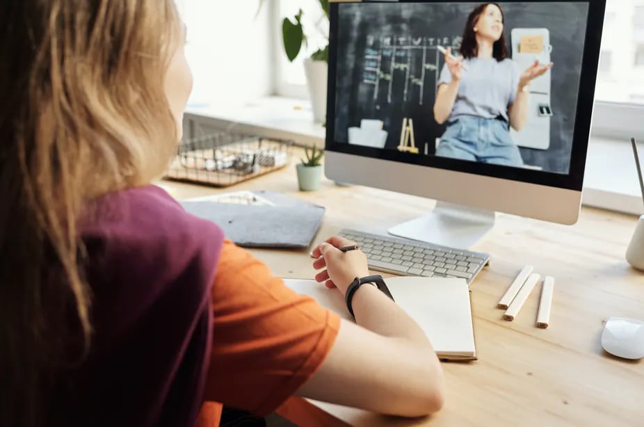 En cours ! La pandémie fait voler en éclats les schémas d’enseignement traditionnels — The Conversation